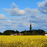 Liebevoll Hinterm Deich - *