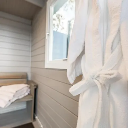 Liebevoll Hinterm Deich - *