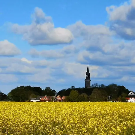 Liebevoll Hinterm Deich - *