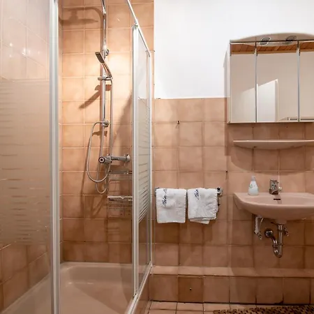 Liebevoll Hinterm Deich - *