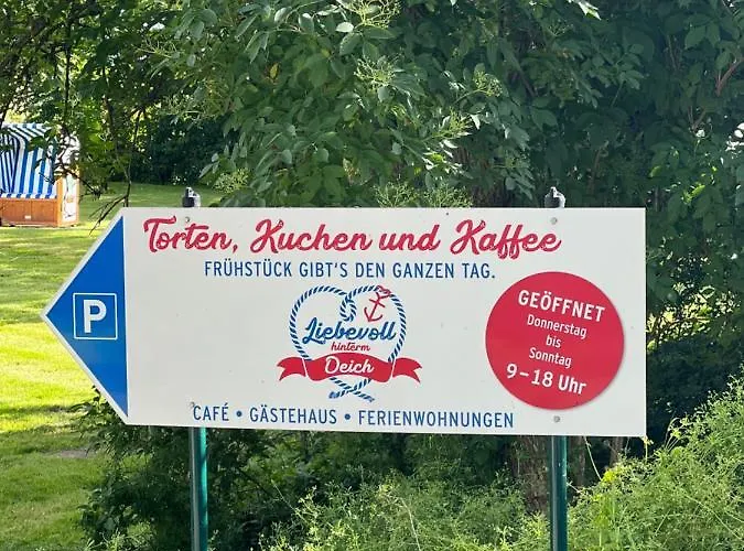 Liebevoll Hinterm Deich - *